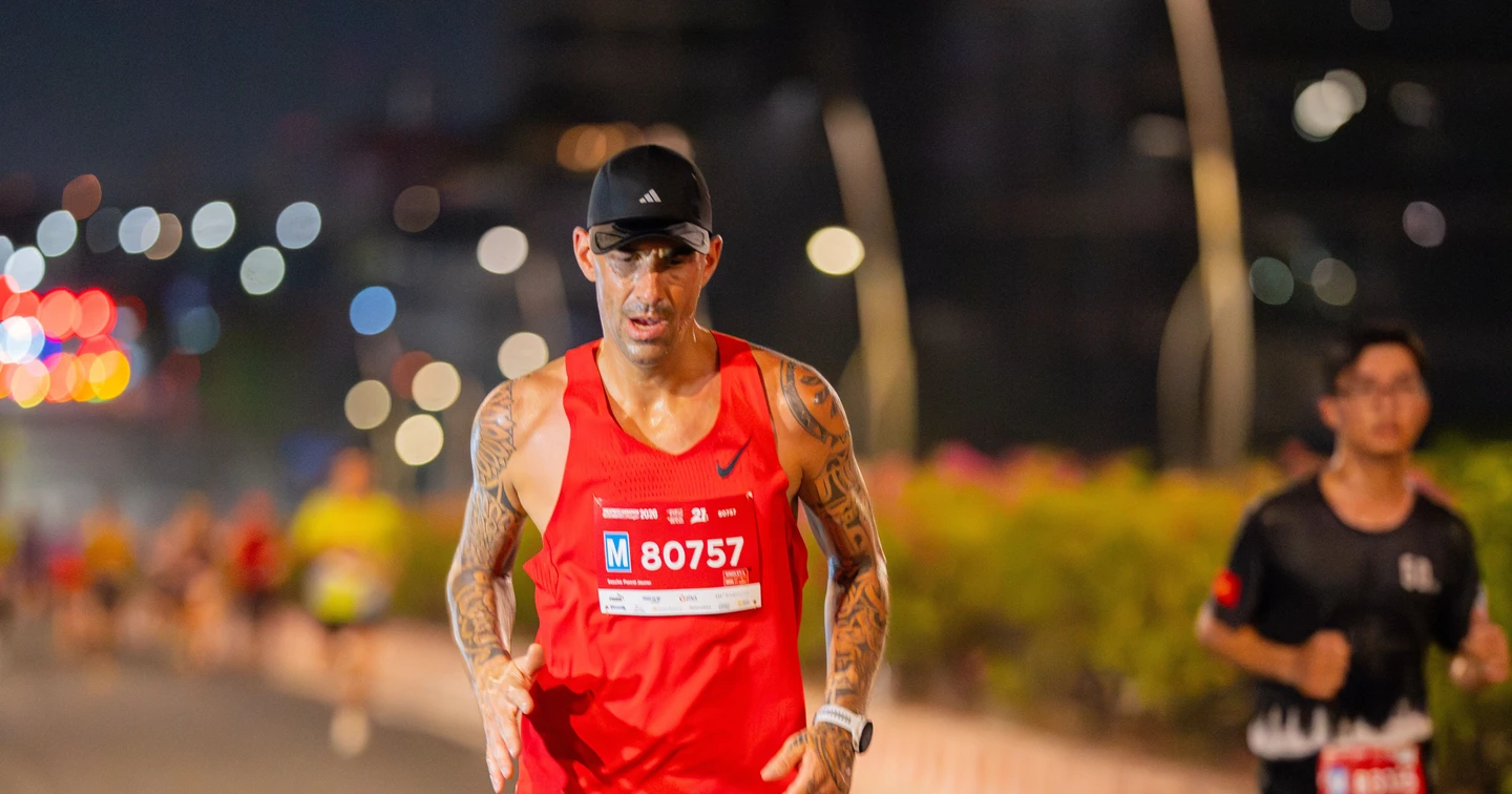 Marathon runner pushing through the night — Ever Accountable customer story on quitting porn as a marathon, not a sprint